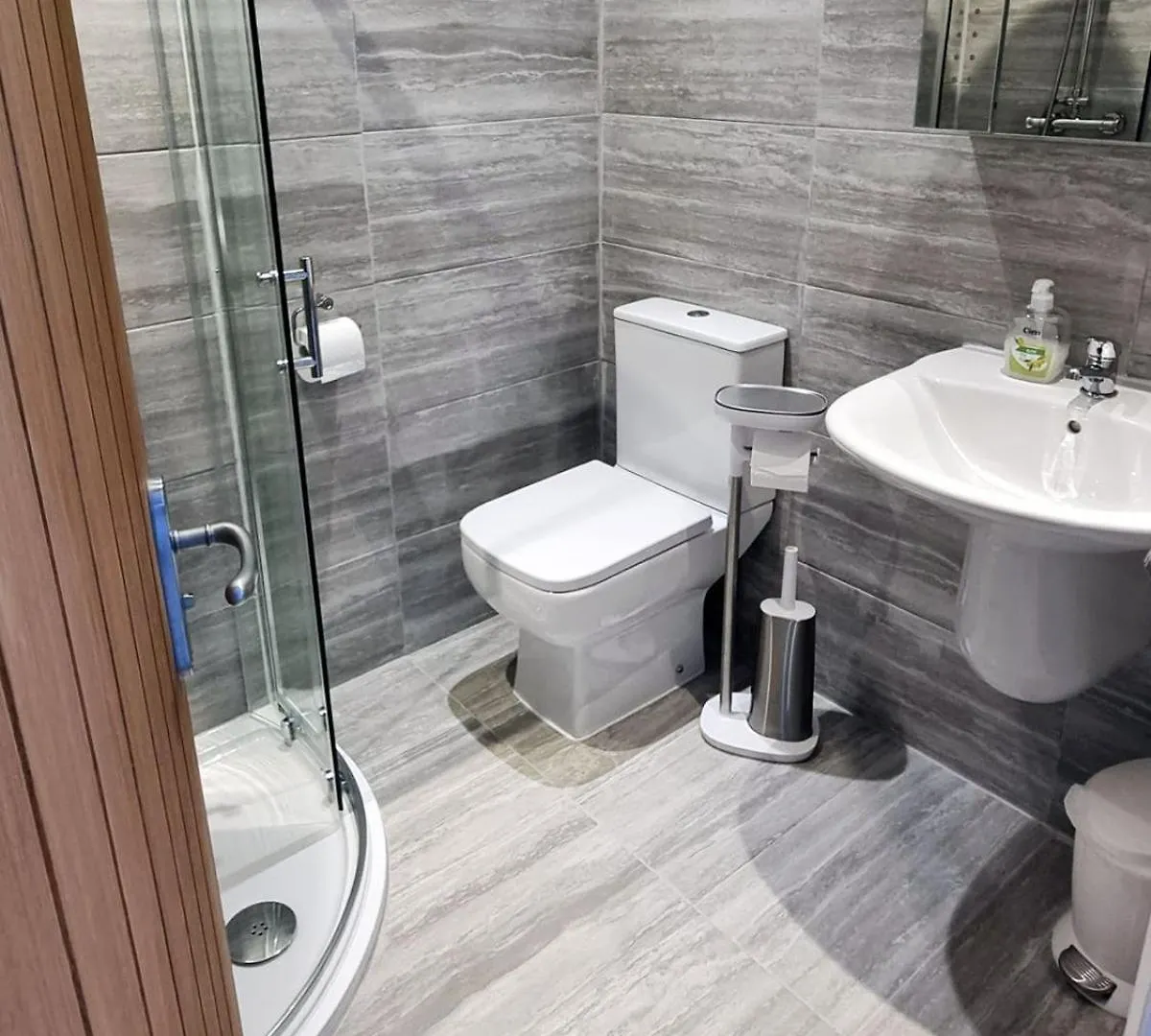 펜션 Sunny Queens Park Home - Garden & Private Parking 브라이턴