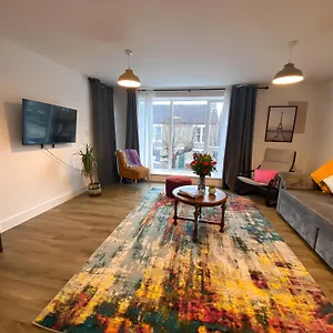  Apartment Riverside With 2br Flats At The Centre-parking-balcony United Kingdom